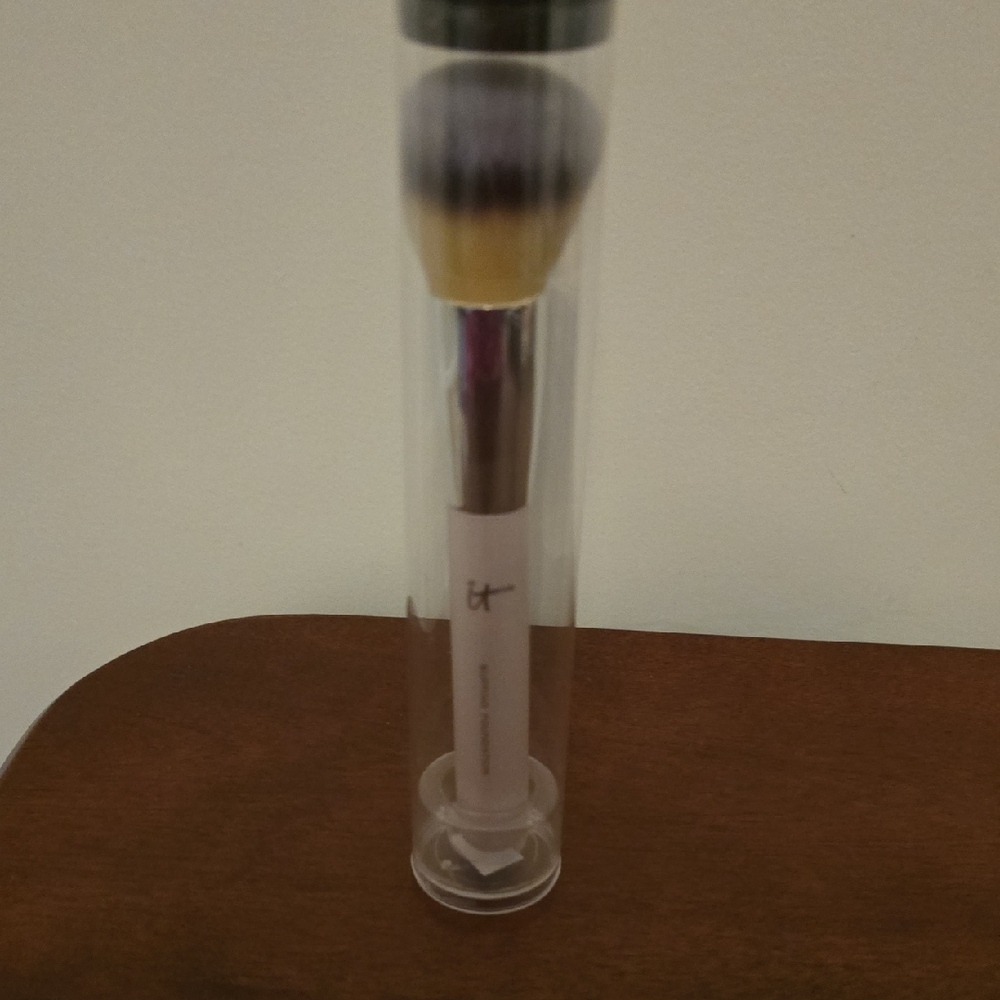 IT Cosmetics Buffing Foundation Brush